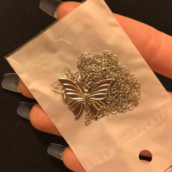 2 layered butterfly necklace - Picture 3 of 3